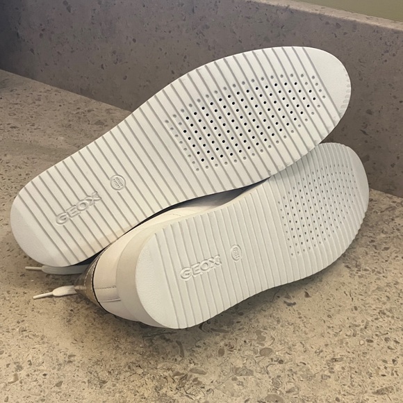 GEOX Respiro Thymar Women’s White Sneakers with Gold Details Size 10.5 NWT - Picture 9 of 13